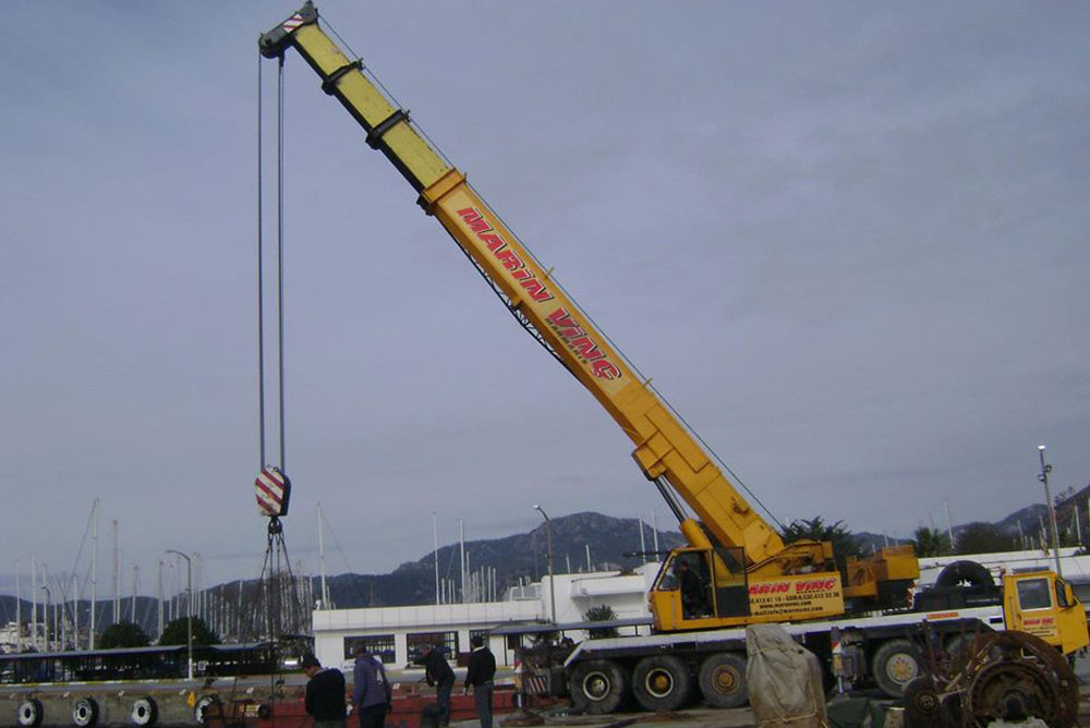 LİEBHERR 100 TON